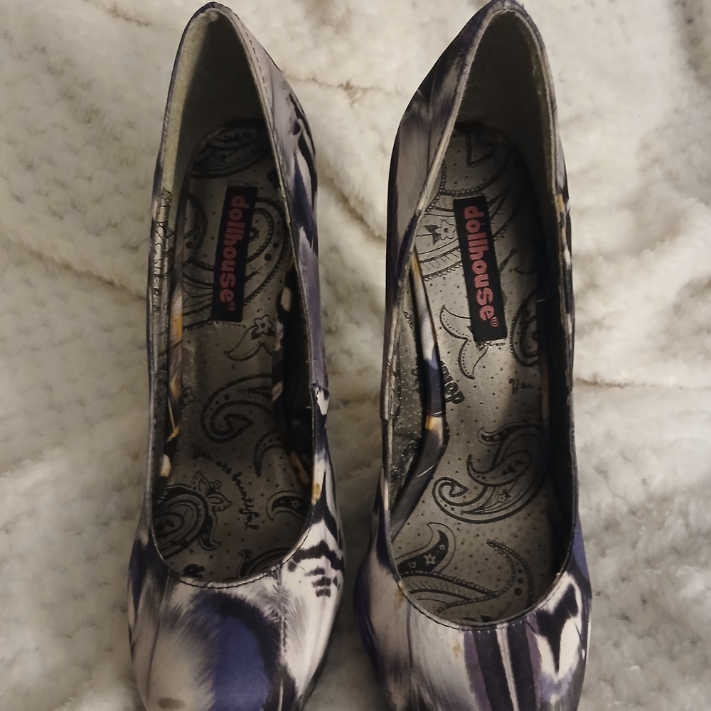 Dollhouse Women's Black and White Heels
